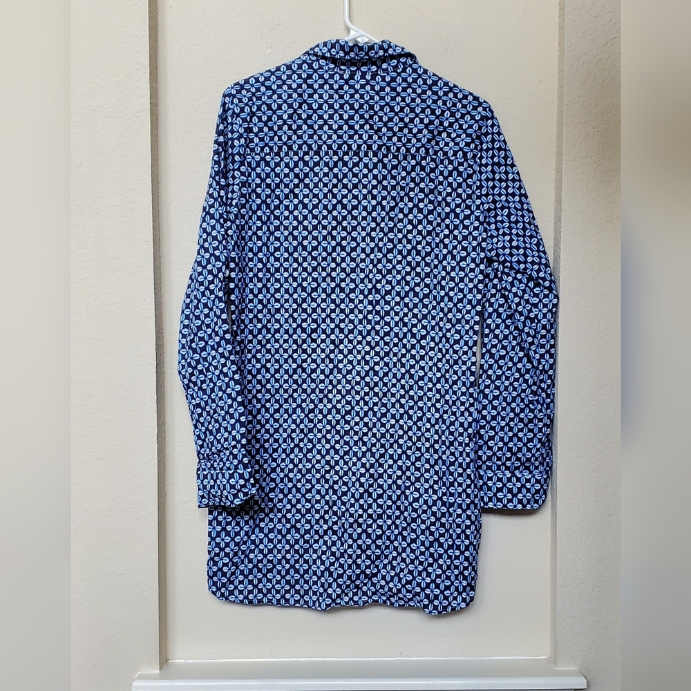 Tommy Bahama Indigo Cowrie Boyfriend Shirt. Size Large - Picture 5 of 6